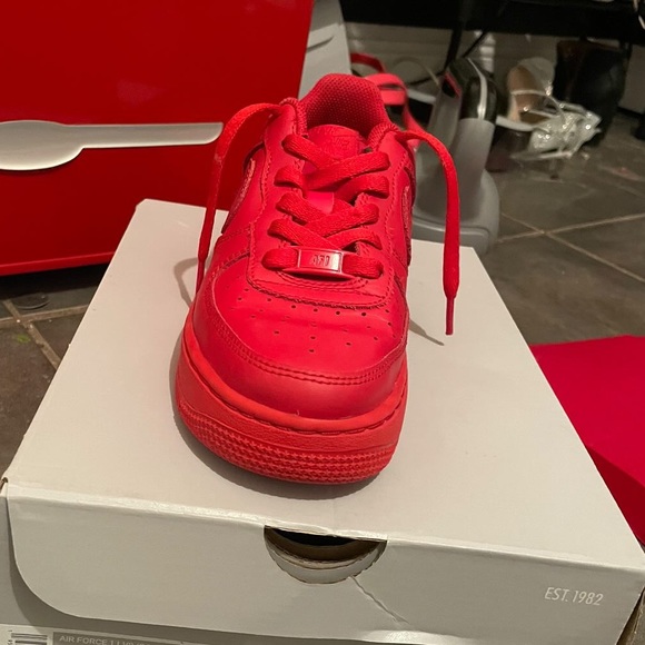 red airforces tripple red - Picture 7 of 7